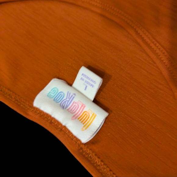 LulaRoe burnt orange T-shirts Hi-Lo size large NWOT - Picture 3 of 3